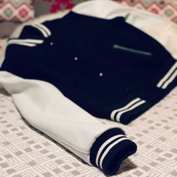 ROOTS of Canada Varsity jacket. - Picture 3 of 7